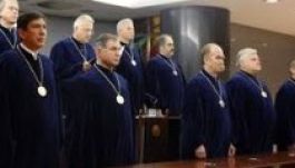 Többé nem szab határt a koruk a magyarországi alkotmánybíráknak