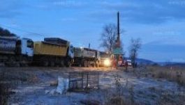 Rendőri felügyelettel felszerelték az első fúrószondát Pungești-en