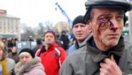 Az ukrán kormányfő bocsánatot kért a tüntetőktől a rendőri erőszakért