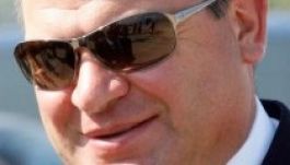 Nem hagyhatja el lakóhelyét a volt orosz védelmi miniszter