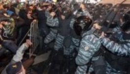 Több száz katonát vezényeltek Kijevbe