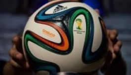 Bemutatták a foci-vb hivatalos labdáját