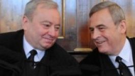 Egyháza megvédi Csűry Istvánt Tőkés ellenében