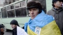 Rendőrök sem tudták megfékezni a Kijevbe tartó kárpátaljai tüntetőket