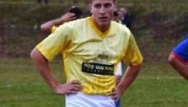 Baltát vágtak a Romániában játszó brit focista fejébe (SOKKOLÓ FOTÓ)