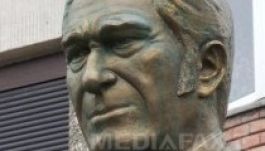 Szobrot állítottak szülővárosában Sergiu Nicolaescunak