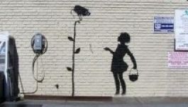 Eladták a titokzatos graffitis híres falfestményét