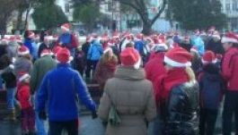 Szent Antal kenyeréért szaladtak a Mikulások