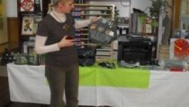 Iskoláknak adományozott tanszereket a Studium Alapítvány