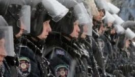 A rohamrendőrök elkezdték „megtisztítani” a kijevi kormánynegyedet