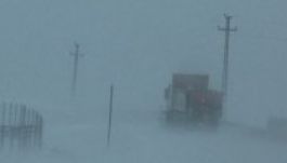 Hatalmas hóvihar kerekedett a Tihuca-hágónál