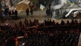 Nyugodt volt az éjszaka Kijevben, a tüntetők megerősítették a barikádokat