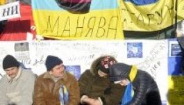 Hazamentek a kormánypártiak, a kijevi Majdanon folytatódik a demonstráció