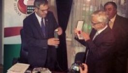 A temesvári hősöknek ajánlotta fel kitüntetését Tőkés