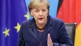 Merkel: elég volt az „ajánlásokból”, kötelező EU-szerződések kellenek