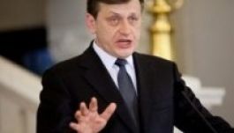 Antonescu: nyugi, nem lépünk ki a kormányból