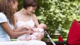 Ferenc pápa támogatja a nyilvános helyen szoptatást