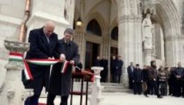 Kilencven év után befejezték az Országház homlokzatának felújítását