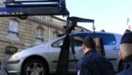 Autóval hajtott a francia elnöki palotának egy színházi rendező