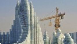 Óriási jégtorony épült Kínában (GALÉRIA)