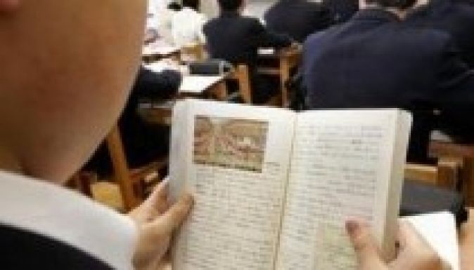 Peking provokációnak tekinti a japán tankönyvekre vonatkozó irányelveket