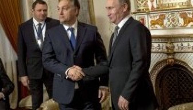 Orbán Viktor szűk körben egyeztetett Vlagyimir Putyinnal
