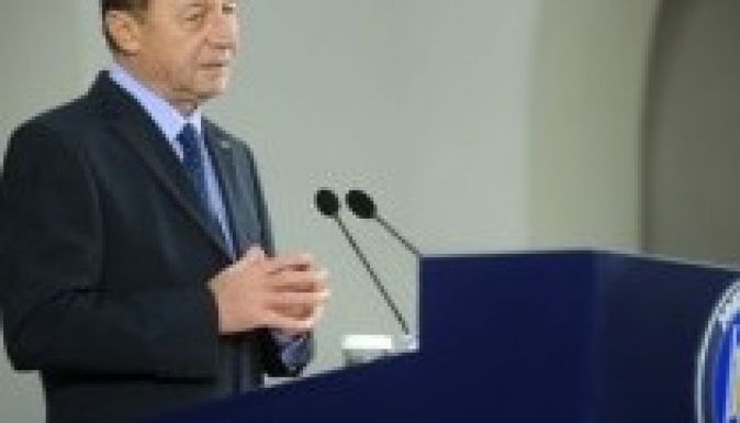 Traian Băsescu: Románia a szakadék szélén áll