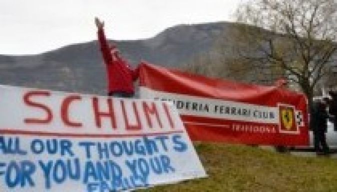 Nem merik felébreszteni Michael Schumachert