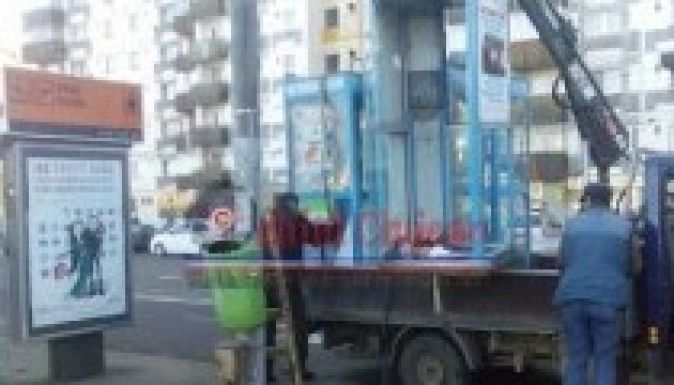 Elszállítják a nyilvános telefonfülkéket Kolozsváron