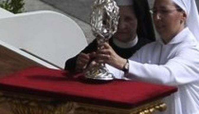 Ellopták II. János Pál pápa vérét