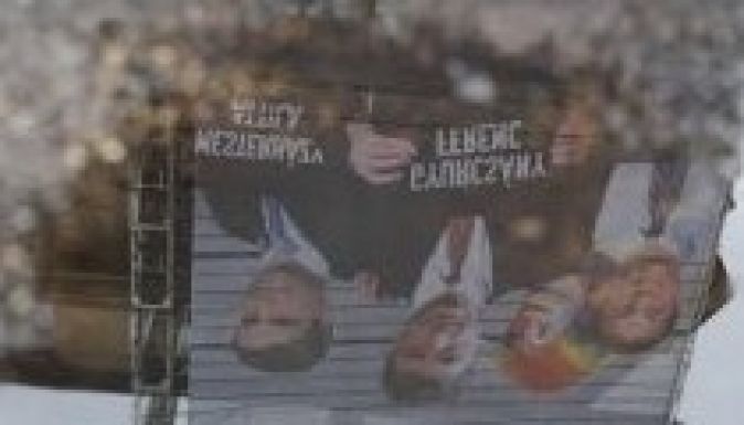 Megtilthatják a plakátolást a budapesti hidakon, fákon