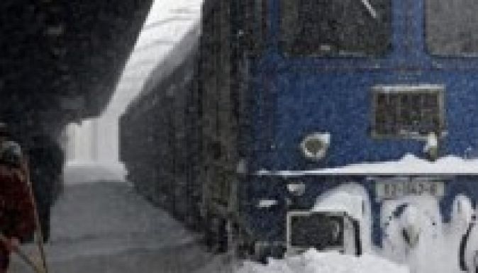 Hatszáz percet is késhetnek a vonatok a havazás miatt