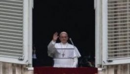 Egymás elfogadására intett első szentmiséjén Ferenc pápa