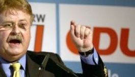 Ujjlenyomatot venne a romániaiaktól Elmar Brok