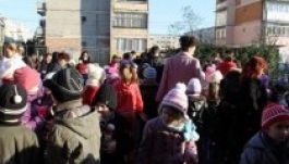 Hétfőn újra iskolapadba ülnek a gyerekek január végéig