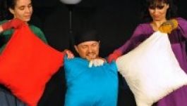 Kezeslábas: babaszínházi produkció Nagyváradon