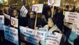 Tiltakozás mellett tartották meg a Magyar Krónika lapindítóját