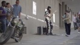 Hogy nézne ki offline-ban online életünk? (VIDEÓ)