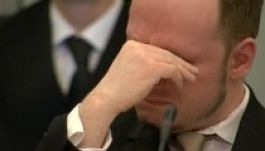 „Embertelen körülmények” miatt szenved a tömeggyilkos Breivik