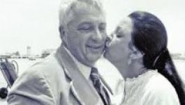 Brassóból elszármazott felesége mellé temetik Ariel Saront