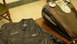 Elárverezik a pápa Harley-Davidsonját és motoros bőrdzsekijét