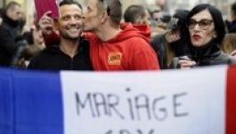 Tizennégyezer meleg házasodott össze tavaly Franciaországban