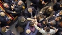 Kijevben az ellenzéki blokád ellenére elfogadták a költségvetést