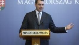 Lázár János nem tud arról, hogy ő lenne Orbán Viktor utódja