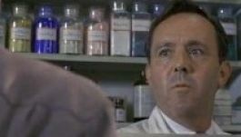 Légzéscsillapító ragtapaszt és műszemkönnyet kértek egy patikában