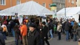 Ezrek demonstráltak a német neonácik ellen