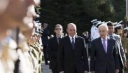 Dicséretekkel halmozta el Simon Peresz a román államfőt