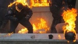 Folytatódik a véres állóháború Kijev utcáin (ÉLŐ VIDEÓ)