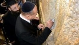 Traian Băsescu kárpótolná Izraelben élő volt osztálytársait