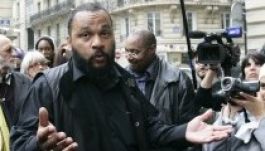 Őrizetbe vették az antiszemita francia humoristát